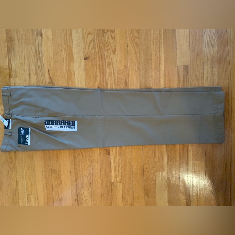 Men’s  Izod pants 34x34 wrinkle free - NWT -Smoke free home